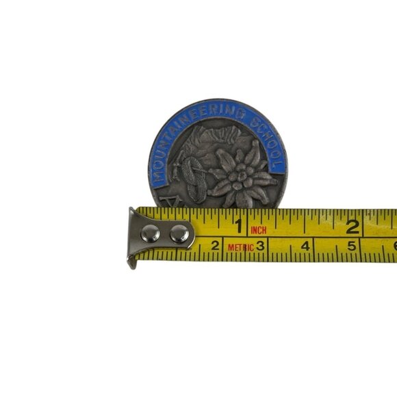 Mountaineering School AFRC Vintage Metal Lapel Pin Edelweiss Flower & Rope - Picture 4 of 4